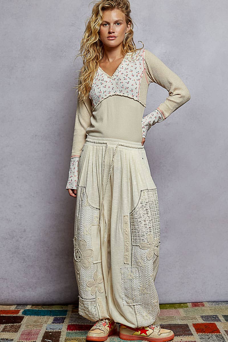 V neck lace trim detail floral pattern thermal knit top